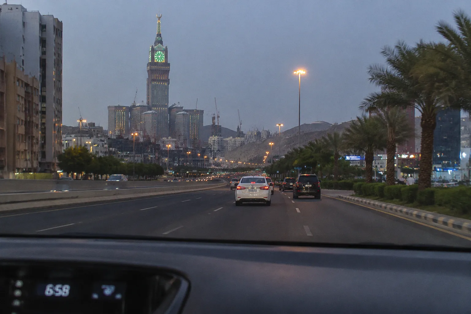 Car Rental in Mecca (Saudi Arabia): Practical Guide & Local Rules